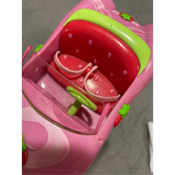 Strawberry Shortcake 2009 Y2K Pink Car - Picture 2 of 5